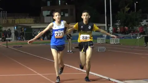 El ejemplo de deportividad Hamza y Nil, dos jóvenes atletas El ejemplo de deportividad Hamza y Nil, dos jóvenes atletas