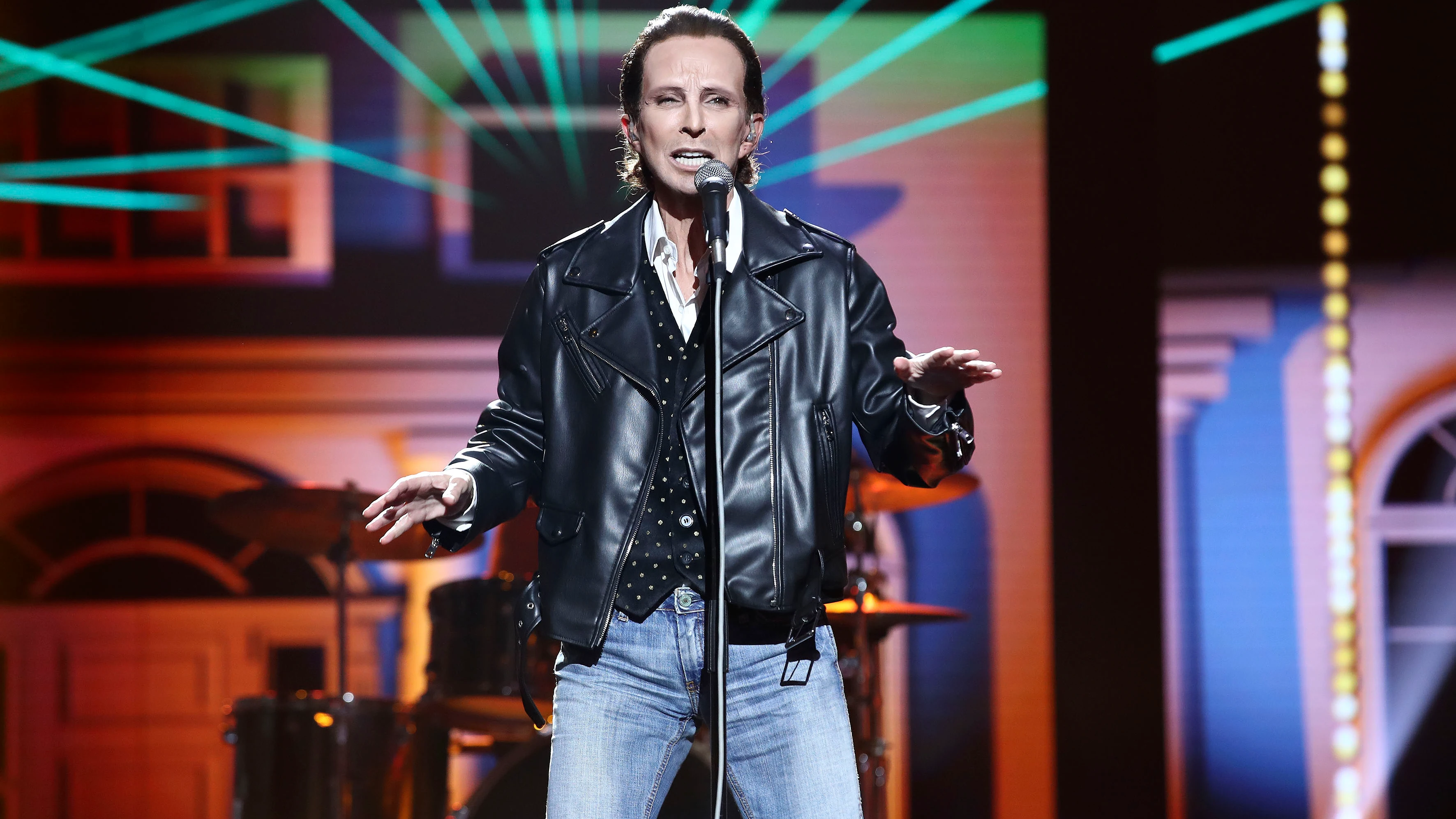Lydia Bosch da ‘Bambú’ como Miguel Bosé 