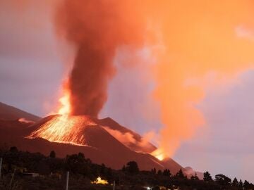 Vista del volcán de Cumbre Vieja, de cuya erupción se cumplen 60 días este jueves