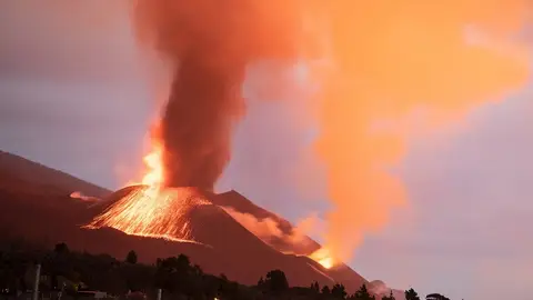 Vista del volcán de Cumbre Vieja, de cuya erupción se cumplen 60 días este jueves Vista del volcán de Cumbre Vieja, de cuya erupción se cumplen 60 días este jueves