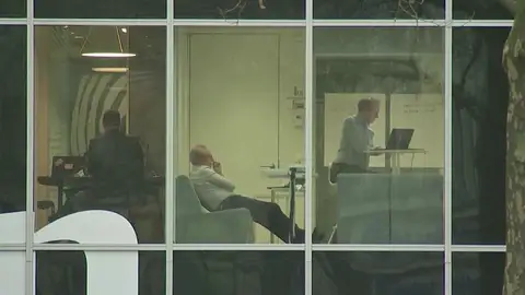 Bélgica volverá al teletrabajo obligatorio para evitar que se descontrole el repunte del coronavirus Bélgica volverá al teletrabajo obligatorio para evitar que se descontrole el repunte del coronavirus