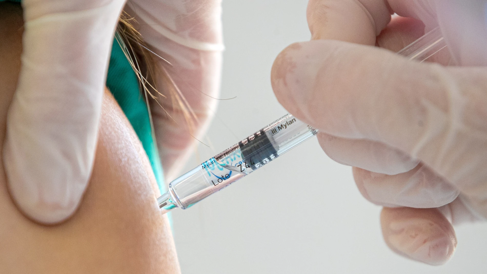 ¿Es necesario recibir una tercera dosis de la vacuna contra el coronavirus?