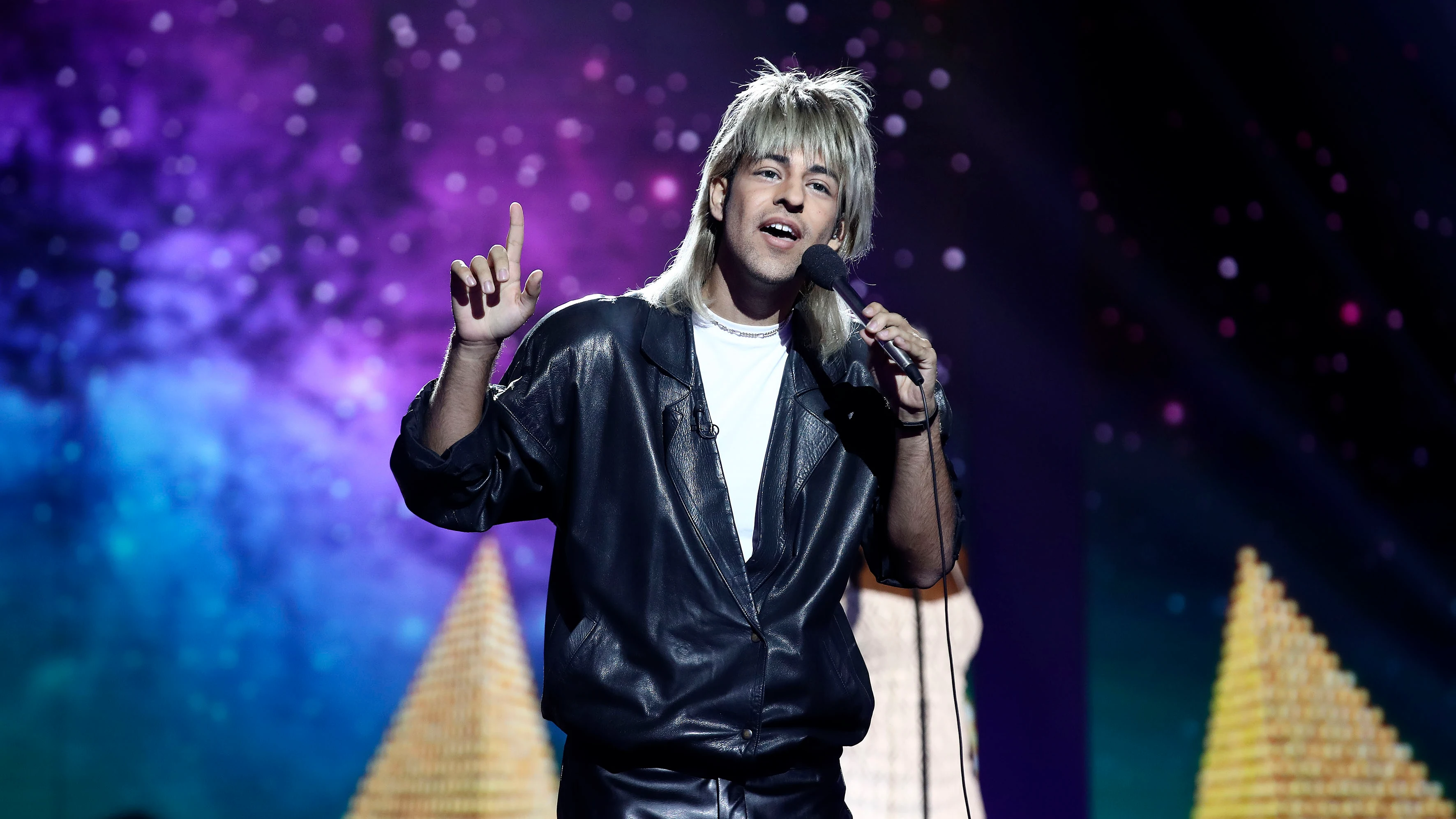 Agoney se adentra en ‘The neverending story’ de Limahl 
