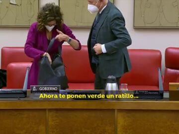 Un micr&oacute;fono abierto entre la ministra Mar&iacute;a Jes&uacute;s Montero y el diputado del PP Su&aacute;rez Lamata: "Ahora te ponen verde un ratillo"