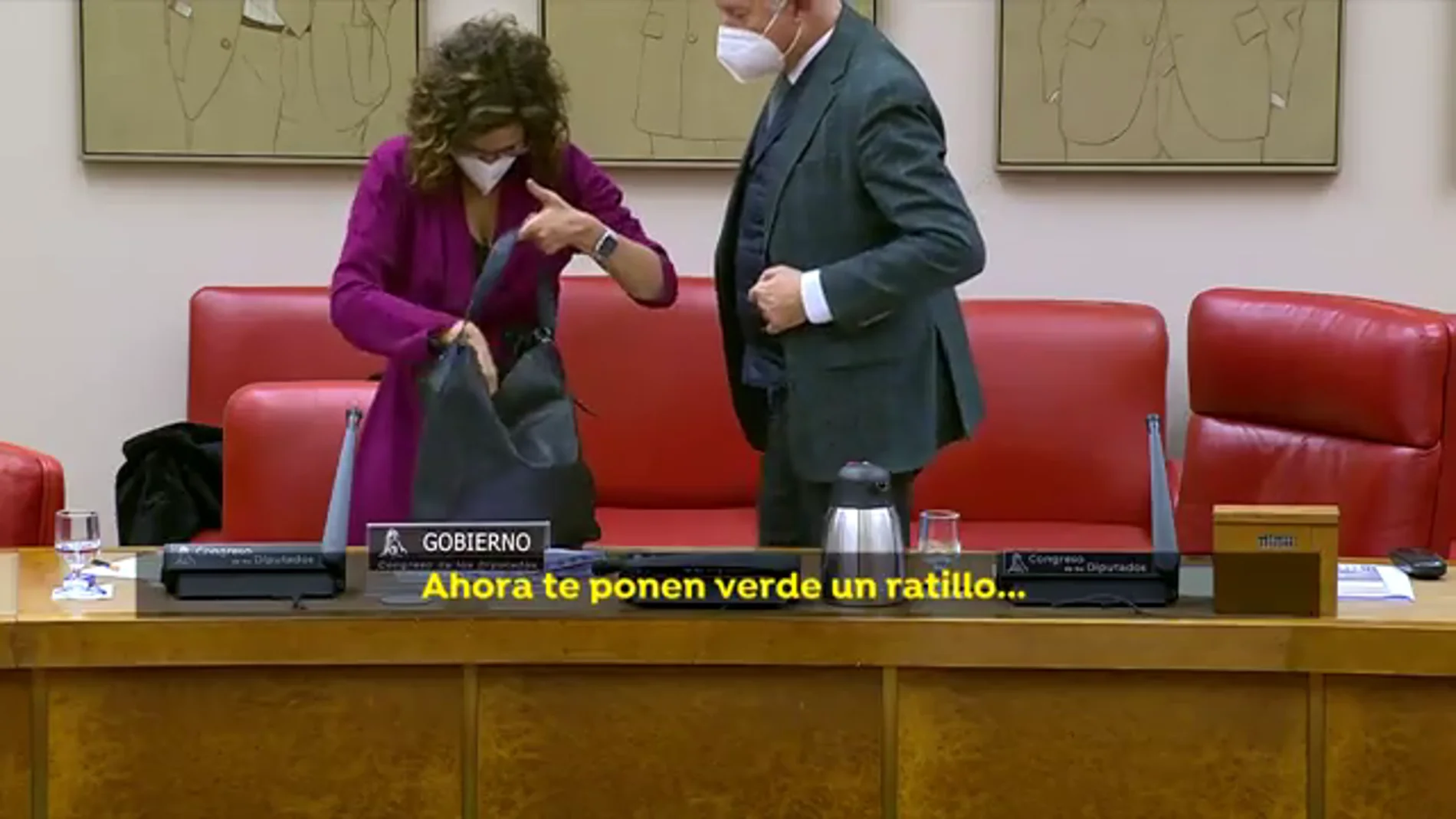 Un micrófono abierto entre la ministra María Jesús Montero y el diputado del PP Suárez Lamata: "Ahora te ponen verde un ratillo"