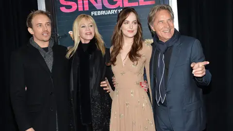 Don Johnson con Melanie Griffith y sus hijos Dakota y Jessen Don Johnson con Melanie Griffith y sus hijos Dakota y Jessen