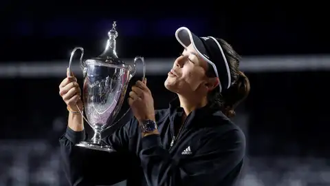 Muguruza hace historia al convertirse en la primera española en ganar las WTA Finals Muguruza hace historia al convertirse en la primera española en ganar las WTA Finals