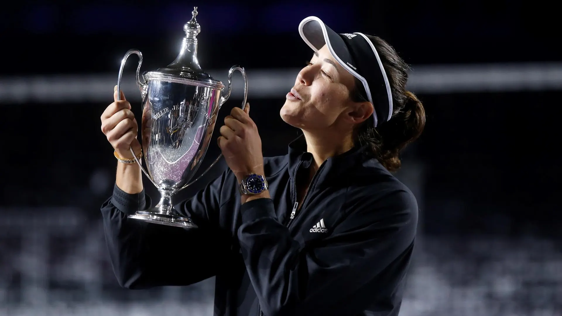 Muguruza hace historia al convertirse en la primera española en ganar las WTA Finals Muguruza hace historia al convertirse en la primera española en ganar las WTA Finals