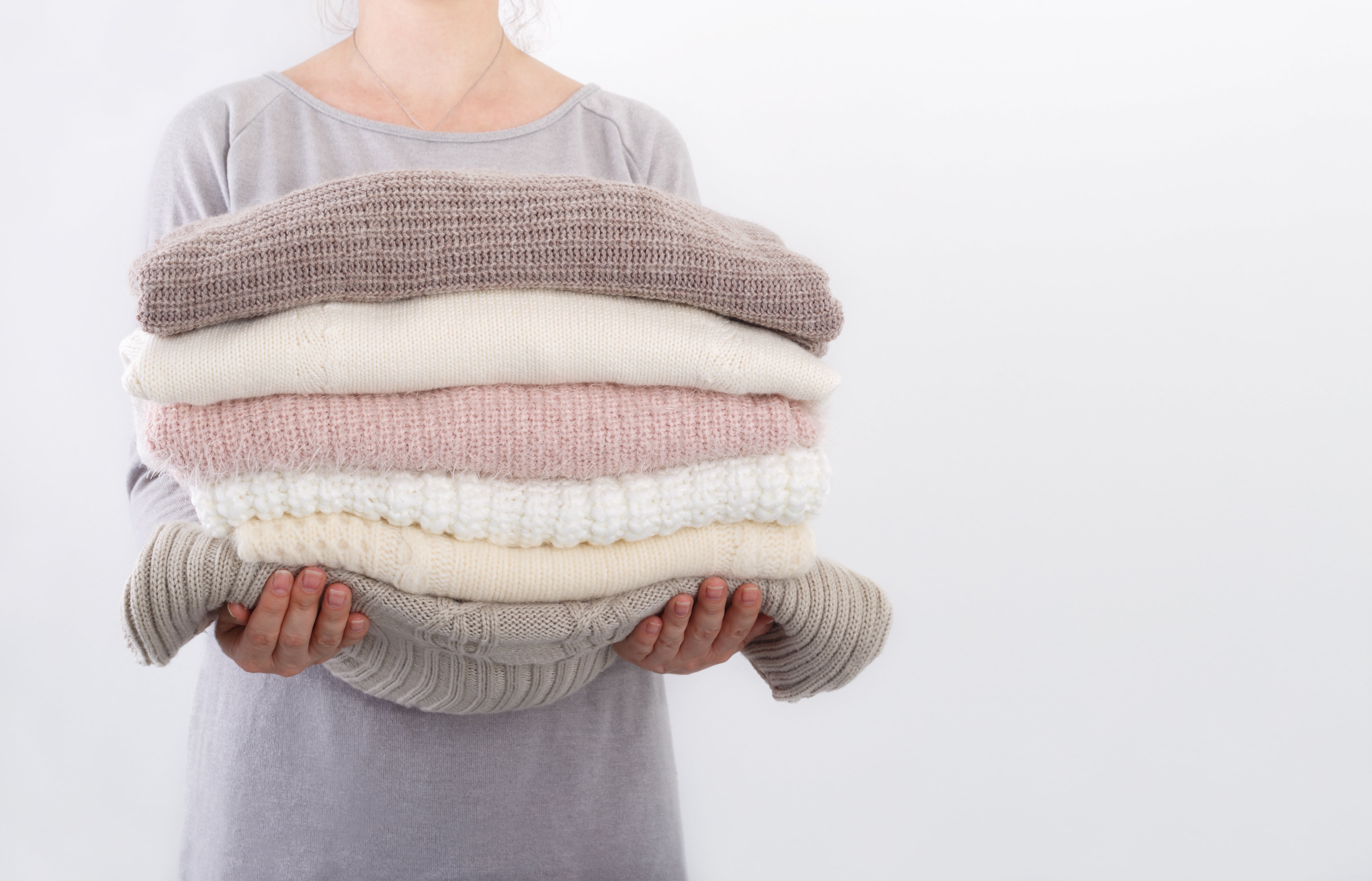 Con esta manta no volverás a pasar frío en casa! Descubre lo fácil que es  tejer con los brazos.