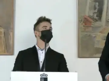 Pedro Acosta se desmaya en un acto con López Miras en Murcia y este evita que se caiga al suelo Pedro Acosta se desmaya en un acto con López Miras en Murcia y este evita que se caiga al suelo