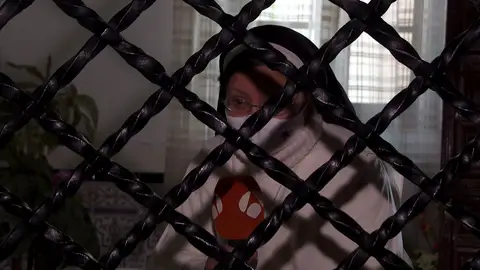 Un convento de monjas, sin luz y usando velas Un convento de monjas, sin luz y usando velas