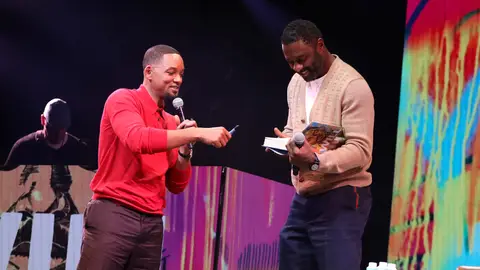 Idris Elba presentando las memorias de Will Smith Idris Elba presentando las memorias de Will Smith