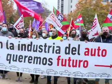 Trabajadores del automóvil protestan por la crisis de los microchips Trabajadores del automóvil protestan por la crisis de los microchips