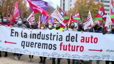 Trabajadores del automóvil protestan por la crisis de los microchips Trabajadores del automóvil protestan por la crisis de los microchips