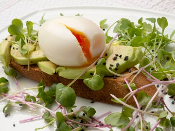 Receta saludable y fácil: Huevo mollet con aguacate