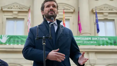 El Gobierno pide explicaciones a Casado por sus asistencia a una misa en honor a Franco El Gobierno pide explicaciones a Casado por sus asistencia a una misa en honor a Franco