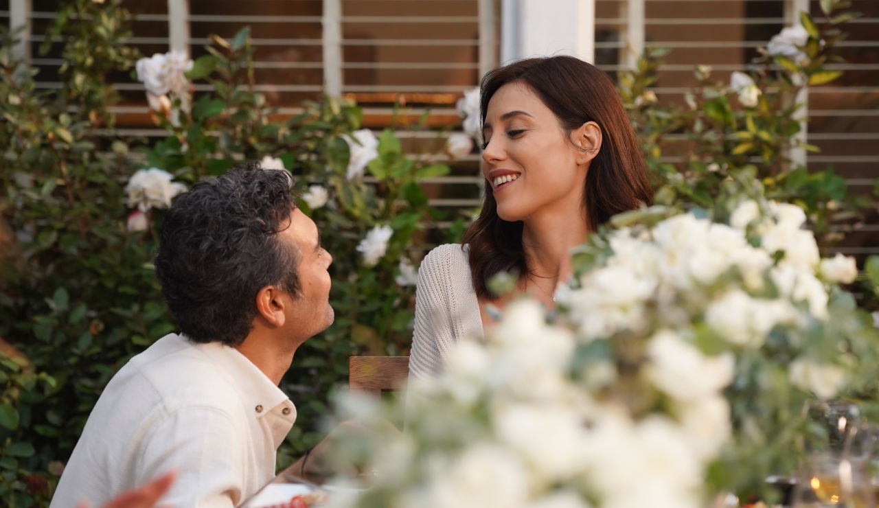 &iquest;Qu&eacute; secreto esconden las rosas blancas en 'Infiel'?