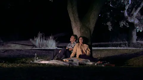 Ismael y Penélope pasan su primera noche juntos bajo las estrellas Ismael y Penélope pasan su primera noche juntos bajo las estrellas