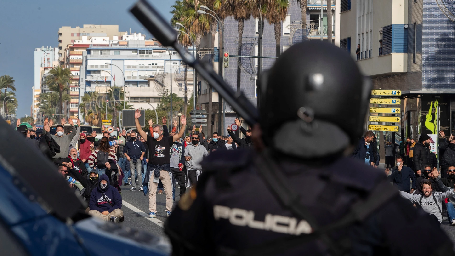 Los trabajadores del metal de Cádiz vuelven a salir a las calles. Es el octavo día que lo hacen desde que comenzaron las protestas para exigir un acuerdo entre patronal y sindicatos.