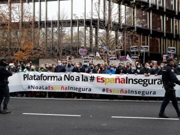 Concentración ante la delegación del Gobierno en Madrid convocada por la plataforma "No a la España insegura", para mostrar su rechazo a la reforma de la ley de Seguridad Ciudadana.
