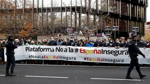 Concentración ante la delegación del Gobierno en Madrid convocada por la plataforma "No a la España insegura", para mostrar su rechazo a la reforma de la ley de Seguridad Ciudadana. Concentración ante la delegación del Gobierno en Madrid convocada por la plataforma "No a la España insegura", para mostrar su rechazo a la reforma de la ley de Seguridad Ciudadana.