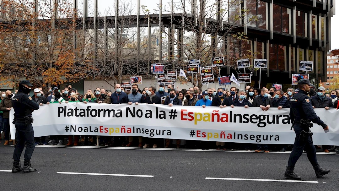 Concentraci&oacute;n ante la delegaci&oacute;n del Gobierno en Madrid convocada por la plataforma "No a la Espa&ntilde;a insegura", para mostrar su rechazo a la reforma de la ley de Seguridad Ciudadana.