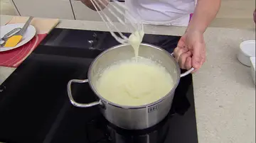El truco de Eva Arguiñano para una crema de leche en su punto