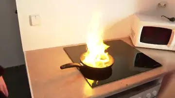 Imagen de archivo de incendio en una cocina