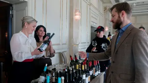 El PNV asegura que la propuesta no rompe con las denominaciones de origen que comparten varias comunidades autónomas. El PNV asegura que la propuesta no rompe con las denominaciones de origen que comparten varias comunidades autónomas.