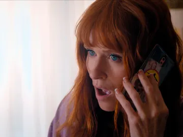 Morgane, desenfrenada hasta que… ¡recibe una llamada de emergencia! Morgane, desenfrenada hasta que… ¡recibe una llamada de emergencia!