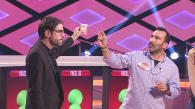¡Flipante! El truco de magia con cartas que deja a Juanra Bonet boquiabierto en ‘¡Boom!’ 