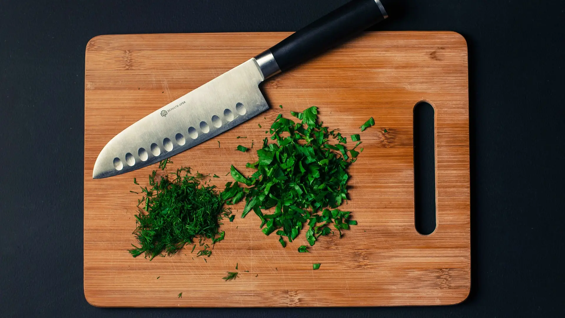 ¿Para qué sirve realmente el agujero de la tabla de cortar de la cocina? ¿Para qué sirve realmente el agujero de la tabla de cortar de la cocina?