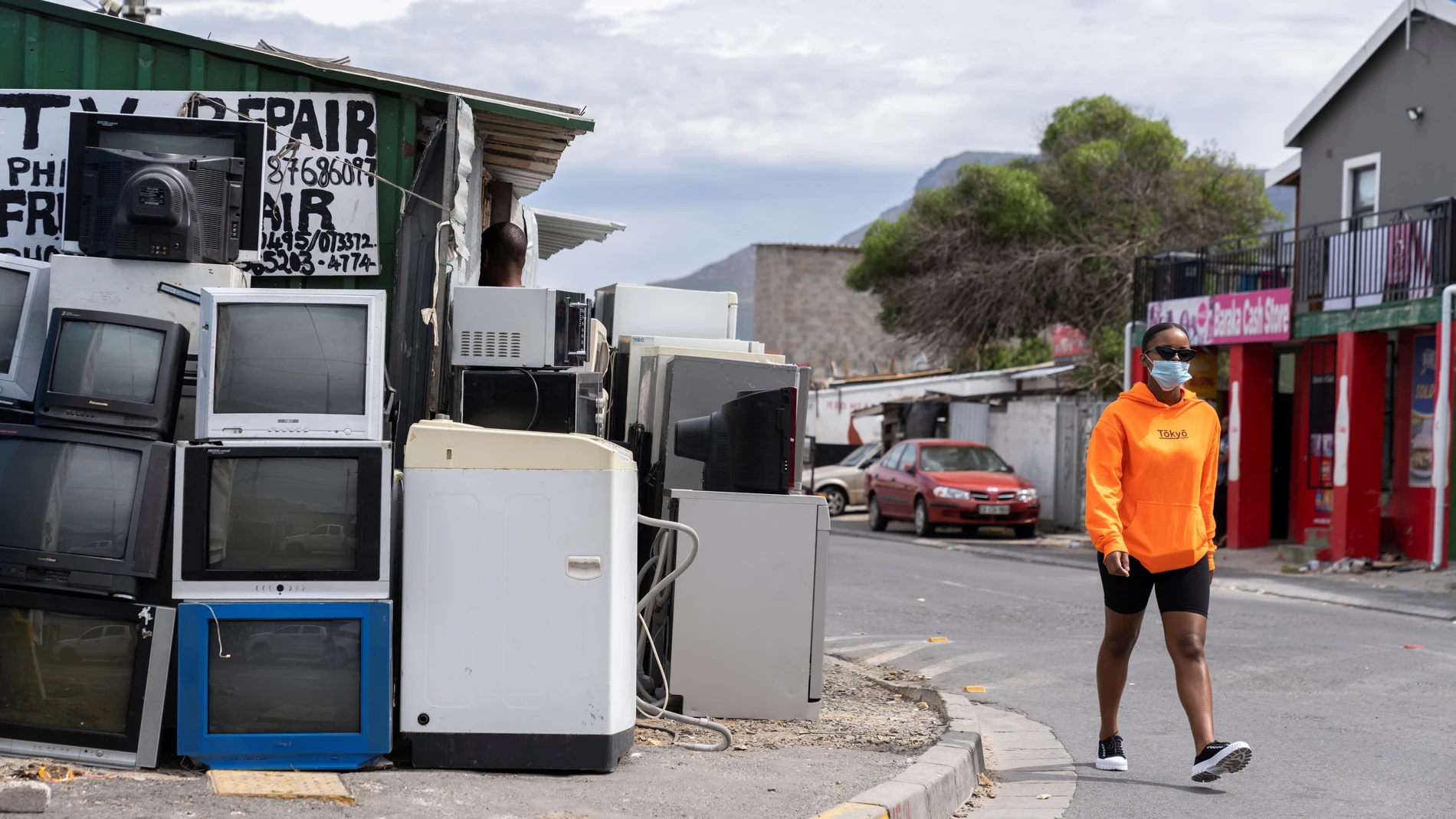 La OMS designa la nueva cepa del coronavirus B.1.1.529 como una "variante de preocupación" y la bautiza como Omicron