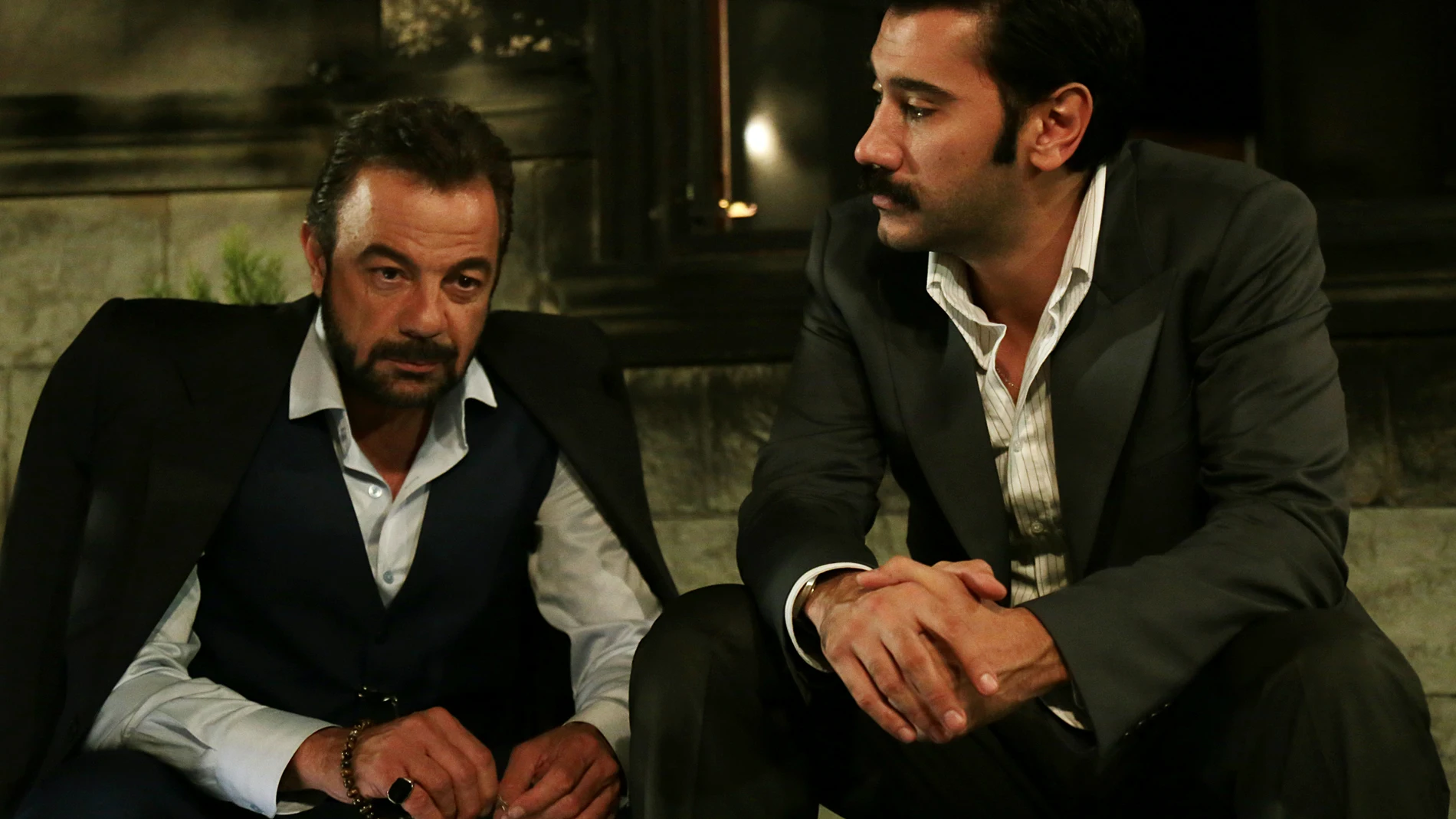 Yilmaz y Fekeli, capítulo 43 de 'Tierra Amarga'