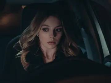 La extraña reacción de Derin tras ver el móvil secreto de Volkan La extraña reacción de Derin tras ver el móvil secreto de Volkan