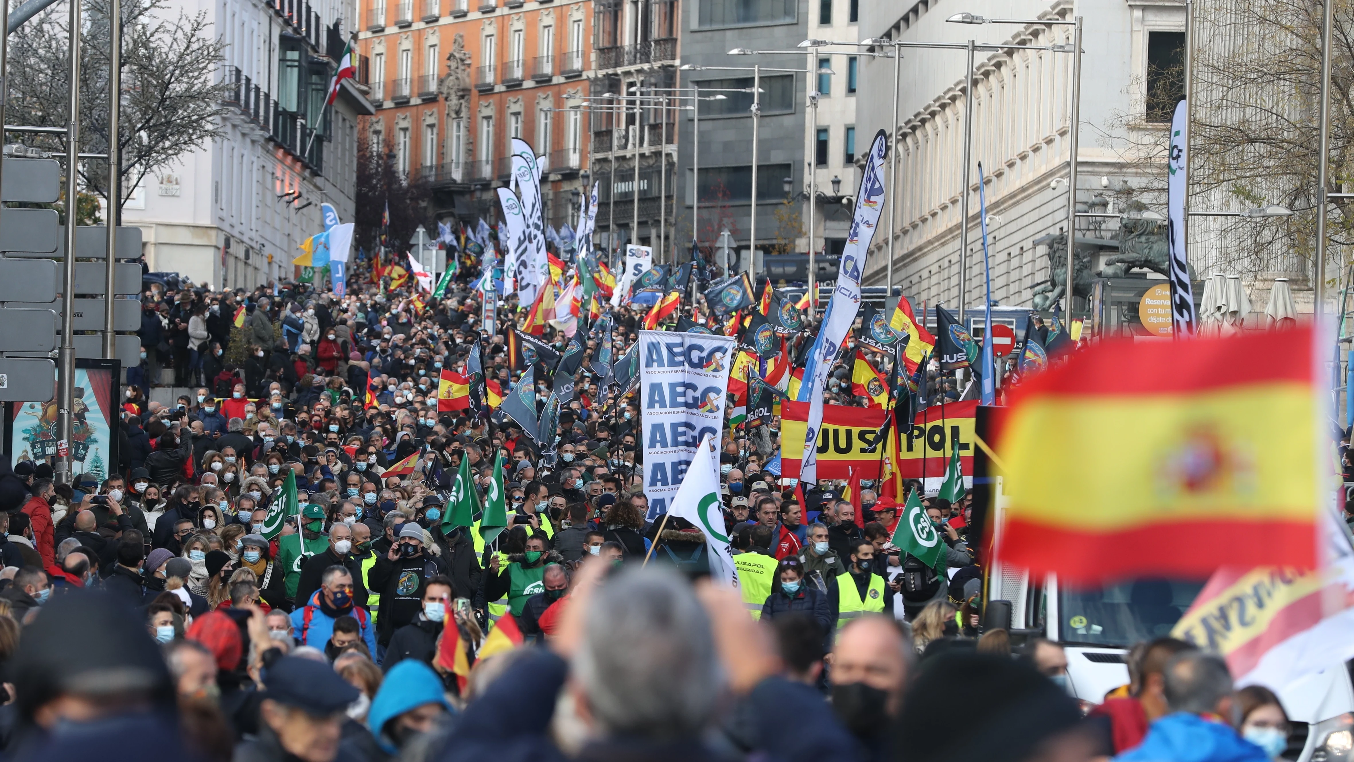 Ayuso acusa al Gobierno de dejar "amordazados a los agentes" ante la nueva ley mordaza Ayuso acusa al Gobierno de dejar "amordazados a los agentes" ante la nueva ley mordaza