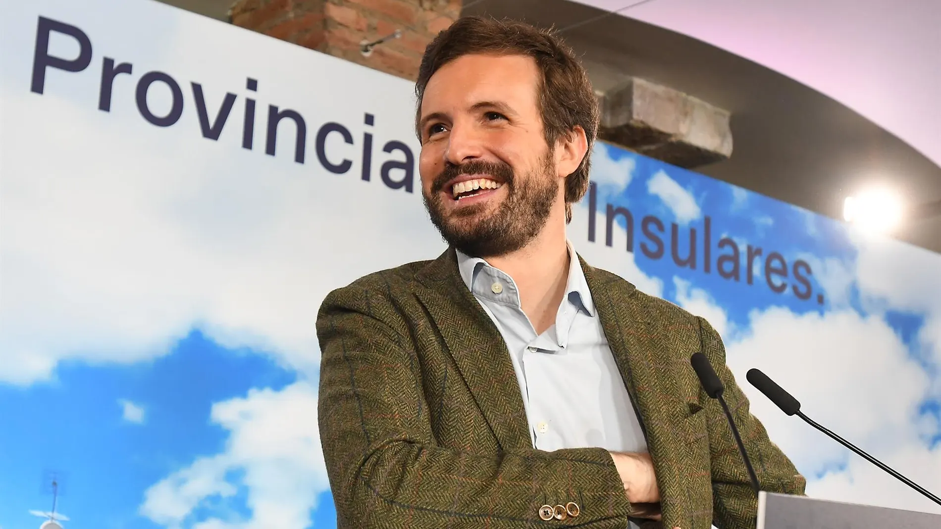 Casado se pregunta por qué un médico catalán puede ejercer en León y el debate se enciende en redes sociales Casado se pregunta por qué un médico catalán puede ejercer en León y el debate se enciende en redes sociales