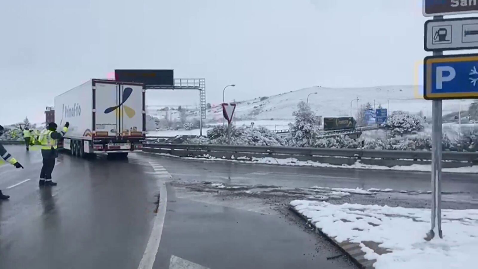 La Guardia Civil rescata más de 1.000 camiones atrapados por la nieve en Burgos
