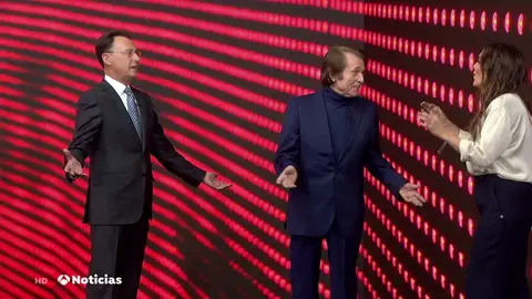 Matías Prats y Raphael se arrancan a cantar juntos 'El Tamborilero': "He triunfado de cara a mi madre" Matías Prats y Raphael se arrancan a cantar juntos 'El Tamborilero': "He triunfado de cara a mi madre"