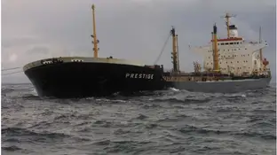 El Prestige antes de hundirse frente a las costas de Galicia. El Prestige antes de hundirse frente a las costas de Galicia.