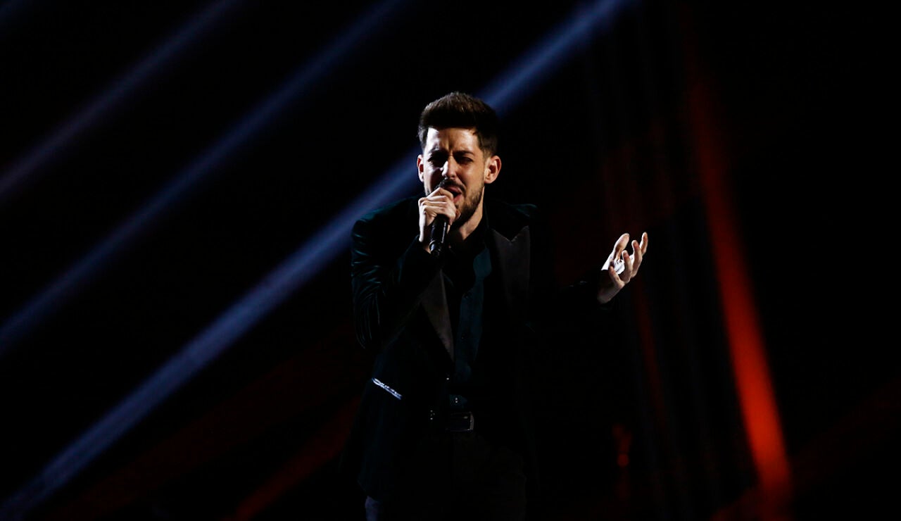 Jesús Peguero canta ‘Bajo tus alas’ en el Directo de ‘La Voz’