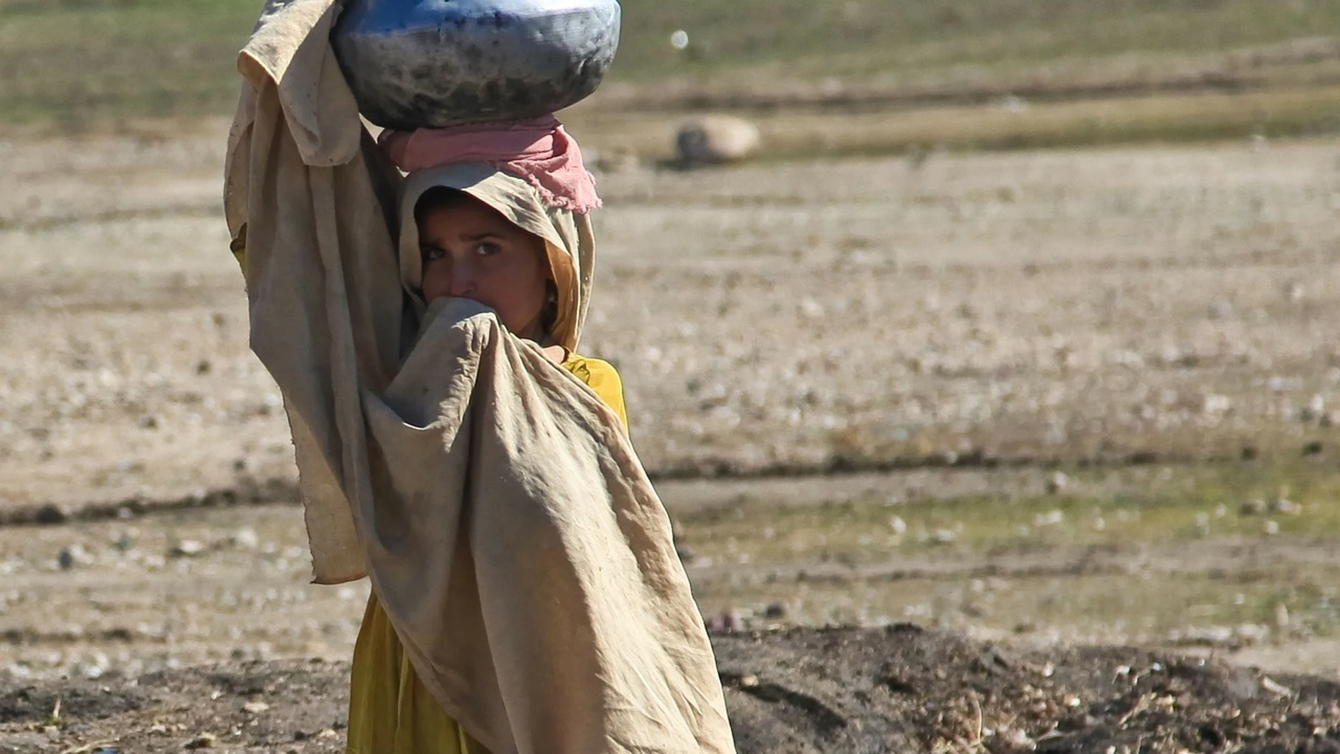 Un padre afgano vende a su hija de 5 años a un hombre de 52 años