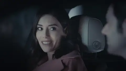 Asya responde a la propuesta de matrimonio de Turgay 'Infiel'