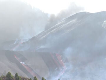 Surgen dos nuevas coladas en el volcán de La Palma que amenazan algunas zonas que habían conseguido salvarse 