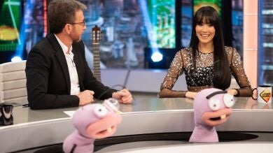 Aitana lo da todo en el reto de Trancas y Barrancas: ¿Qué famosos se esconden tras su flequillo? 