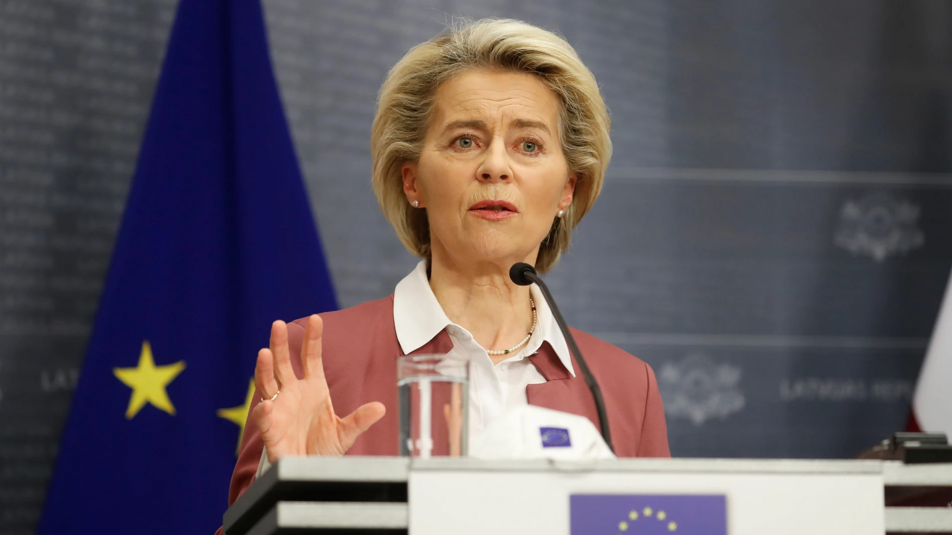 La advertencia de Ursula Von Der Leyen sobre la nueva variante ómicron: "Esperar lo mejor, pero prepararse para lo peor"