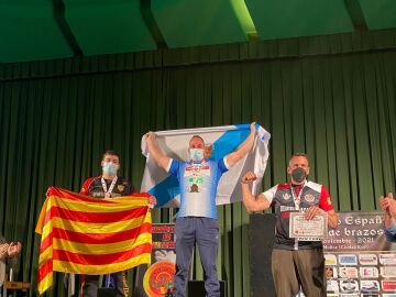 Francisco Rodríguez Duarte cumple su sueño y se proclama campeón de España de pulsos 