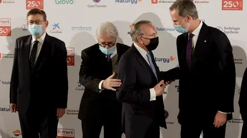 Colau y Aragonés no saludan a Felipe VI Colau y Aragonés no saludan a Felipe VI