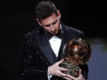 Leo Messi, con el Balón de Oro 2021