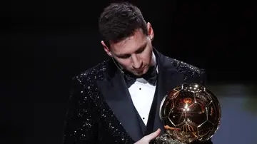 Leo Messi, con el Balón de Oro 2021 Leo Messi, con el Balón de Oro 2021